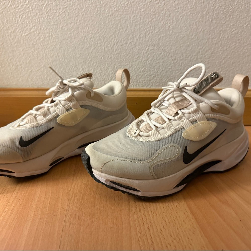 Nike Women's Cream White and Black Athletic Sneakers